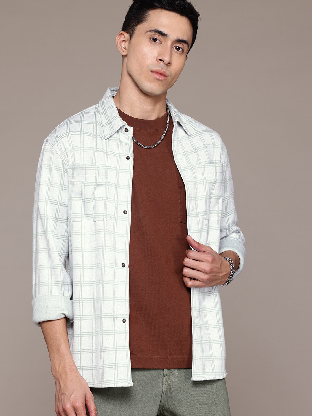 

The Roadster Lifestyle Co. Men Checked Casual Shacket, Off white
