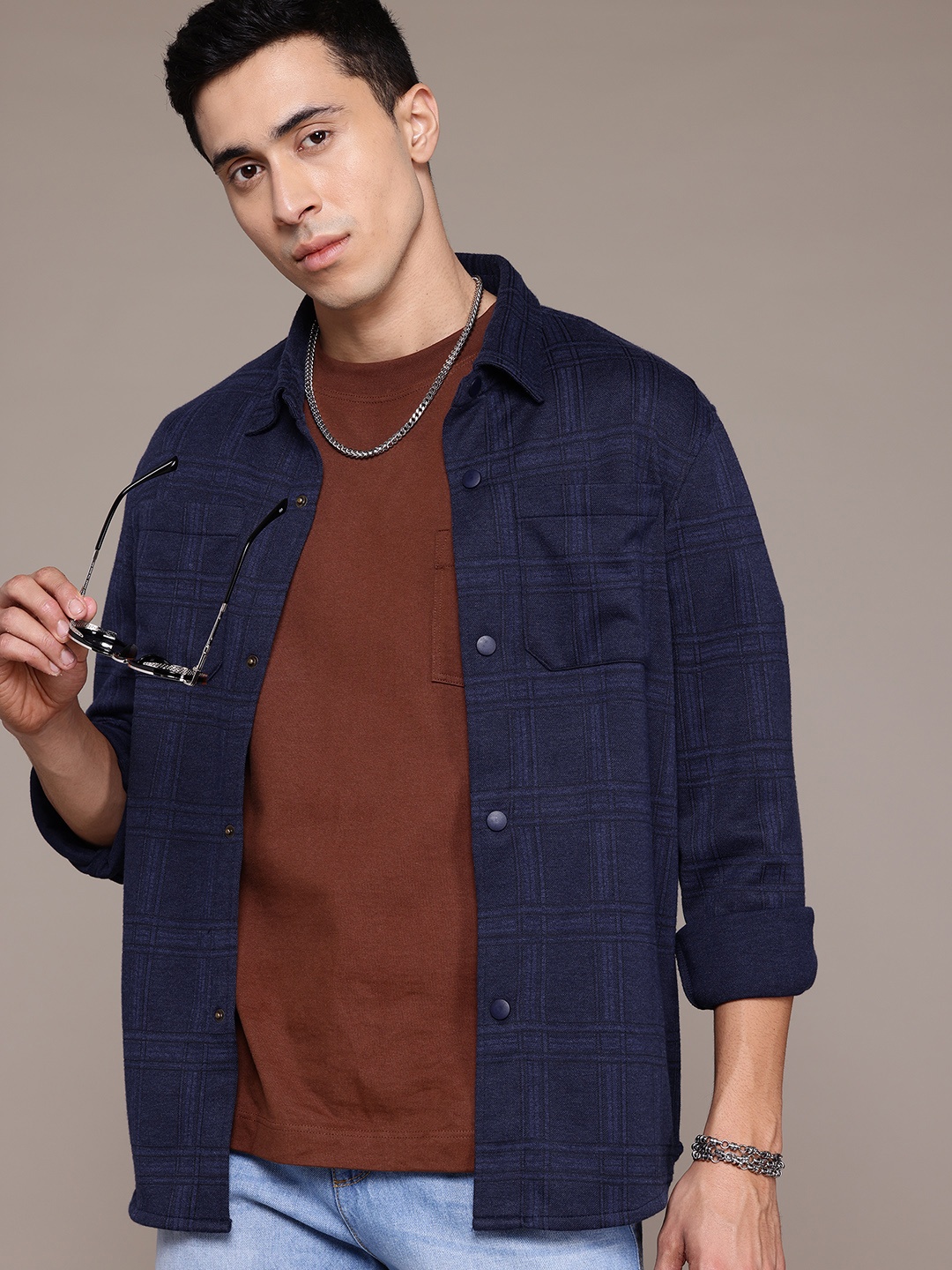 

The Roadster Lifestyle Co. Men Checked Casual Shacket, Navy blue