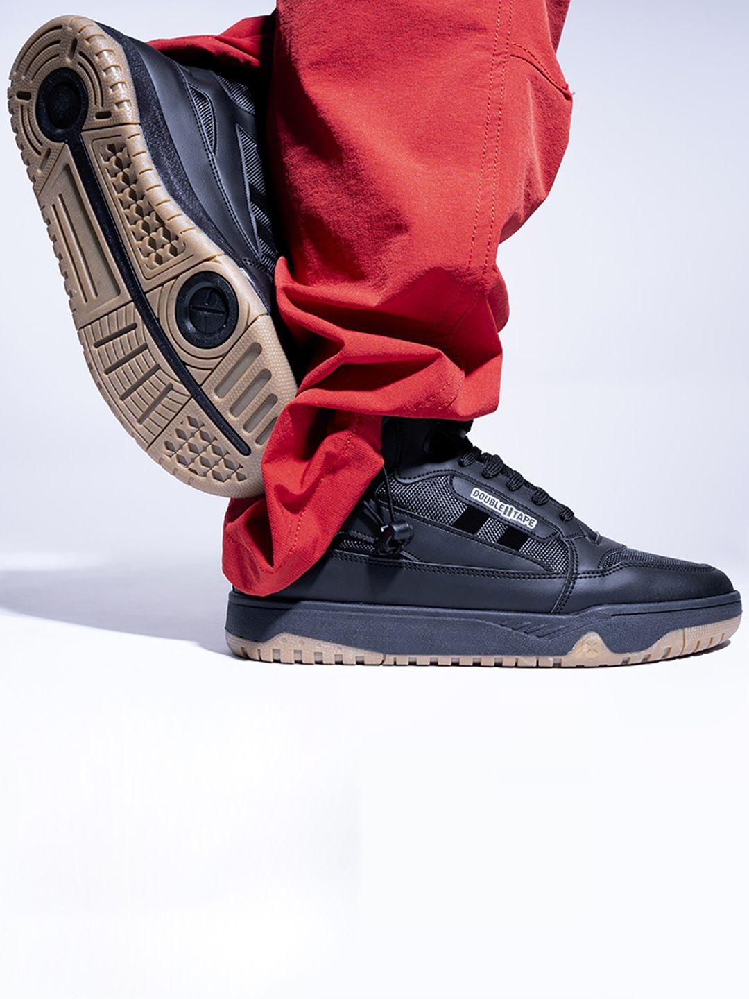 

DOUBLE TAPE Mens Pinnacle Hightops sneakers, Black