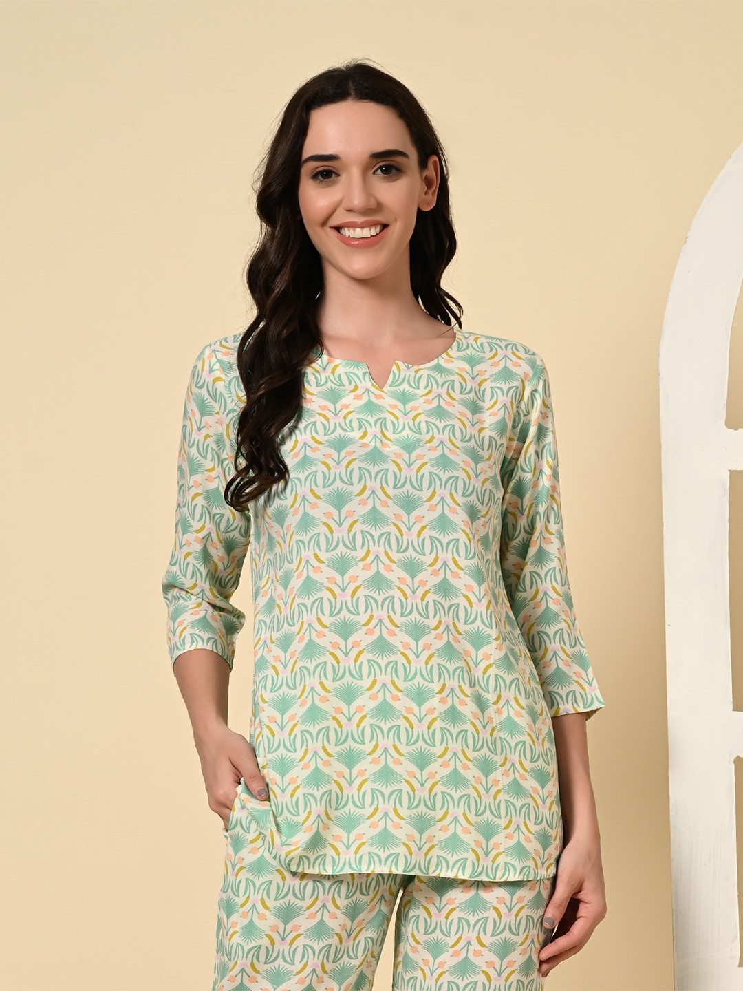 

Ichaa Women Printed Night suit, Green