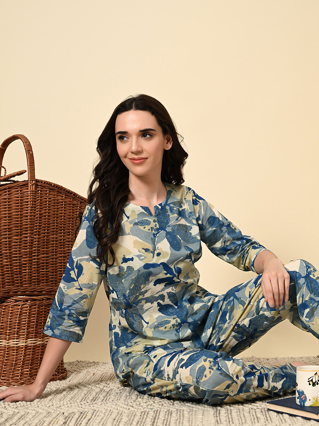 

Ichaa Women Printed Night suit, Beige