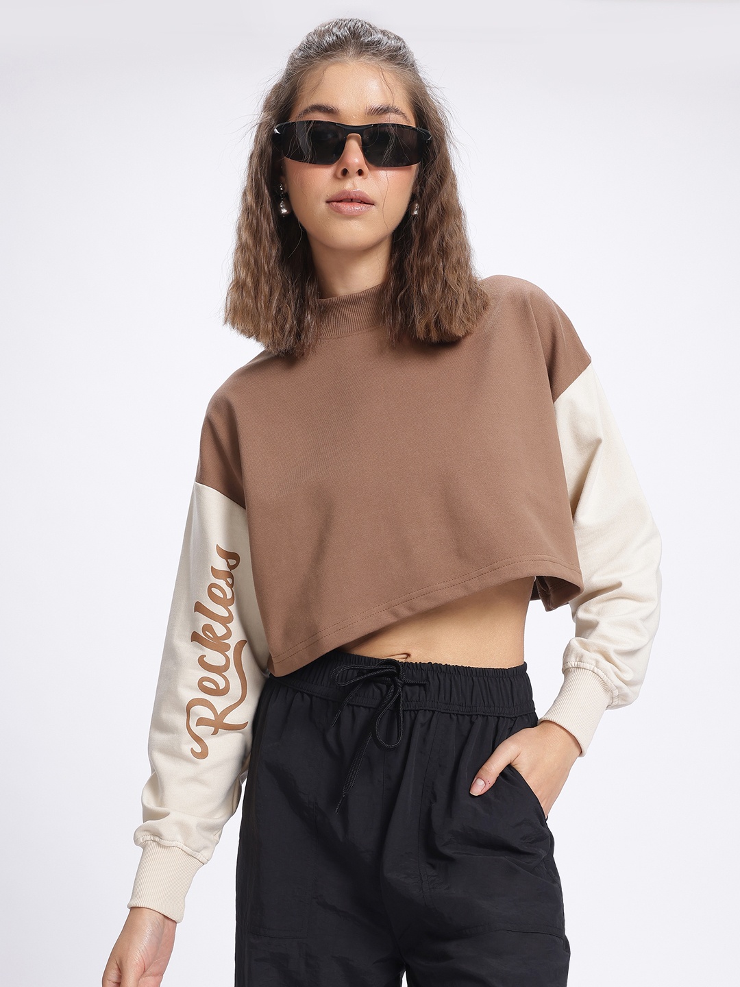 

glitchez Elevated Basics Contrast Sleeves Boxy Cropped Sweatshirt, Brown