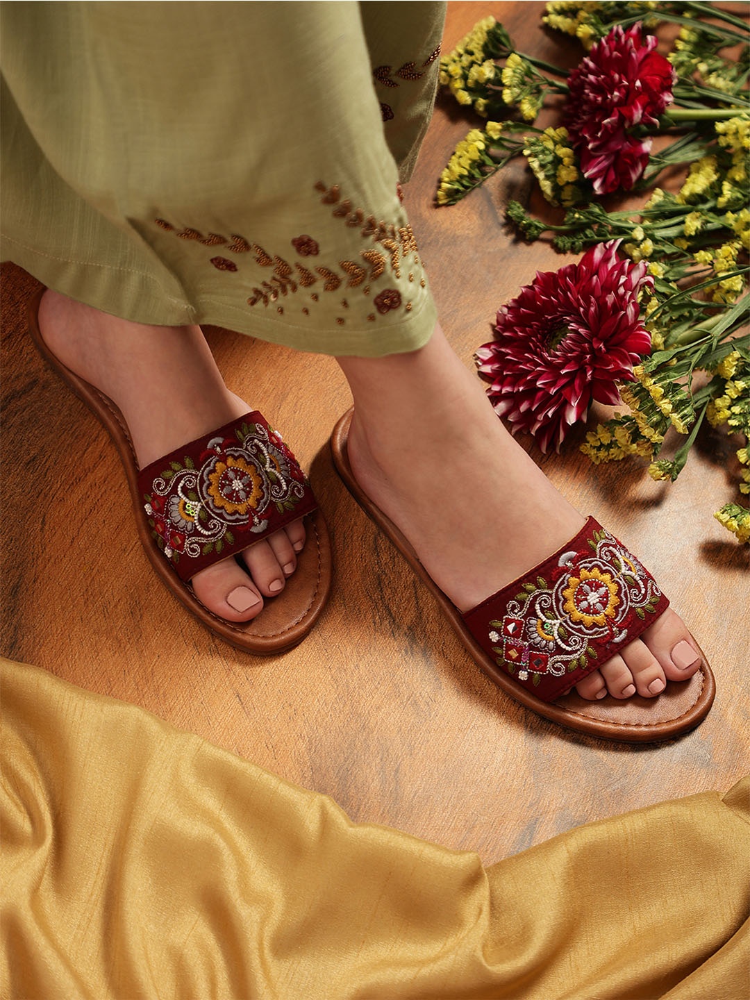 

Kiana House Of Fashion Women Embellished Ethnic Open Toe Flats with Embroidered, Maroon