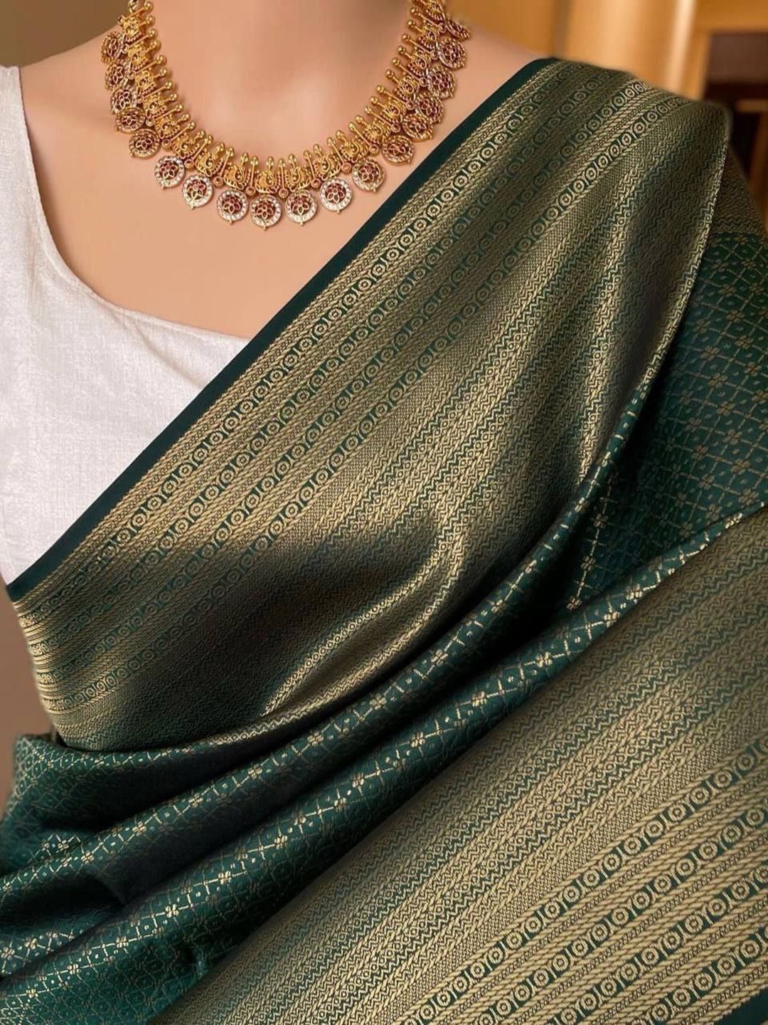 

Wuxi Woven Design Zari Pure Silk Banarasi Saree, Green