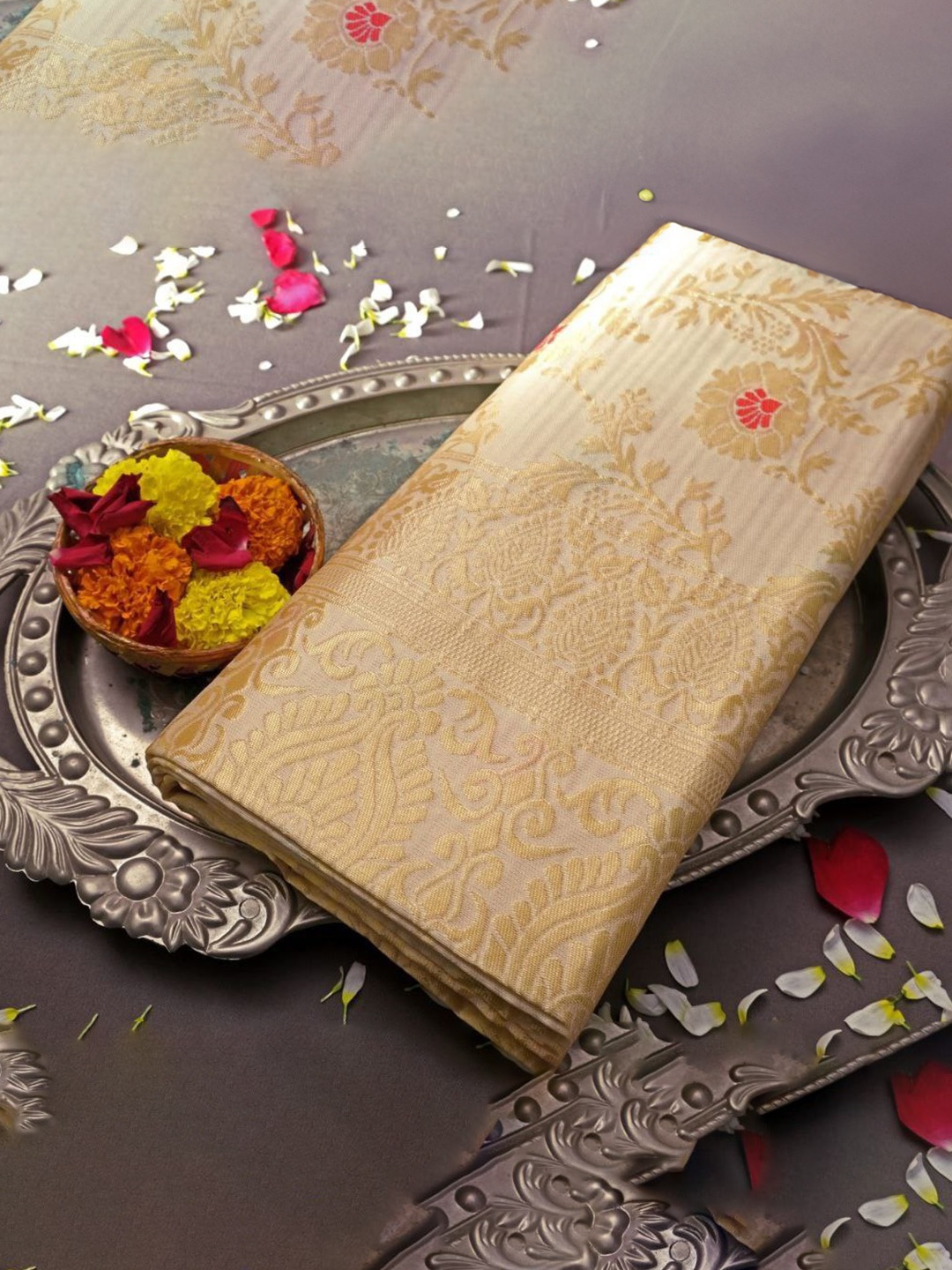 

Wuxi Pure Silk Woven Design Zari Banarasi Saree, Cream