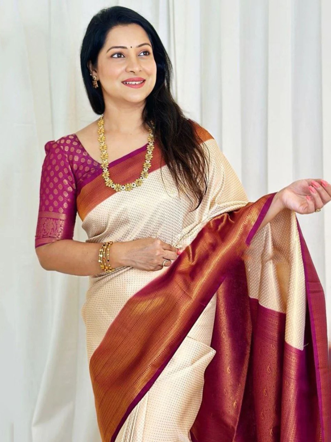 

Wuxi Woven Design Zari Pure Silk Banarasi Saree, White