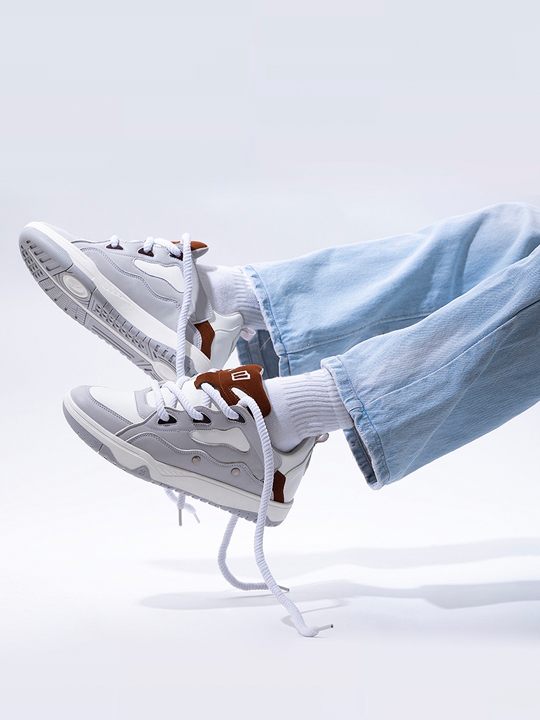 

DOUBLE TAPE Men EdgeFlex Sneakers, White