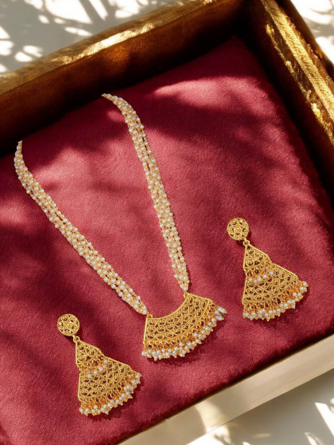 

Stefan Gold-Plated Kundan-Studded Jewellery Set