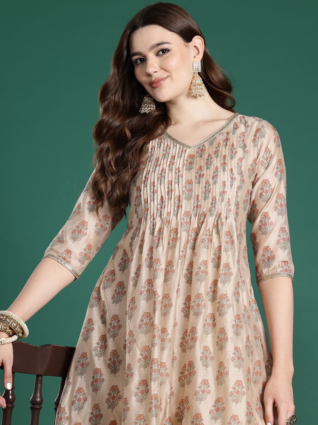 

Sangria Floral Printed Floral Chanderi Silk Kurta, Beige