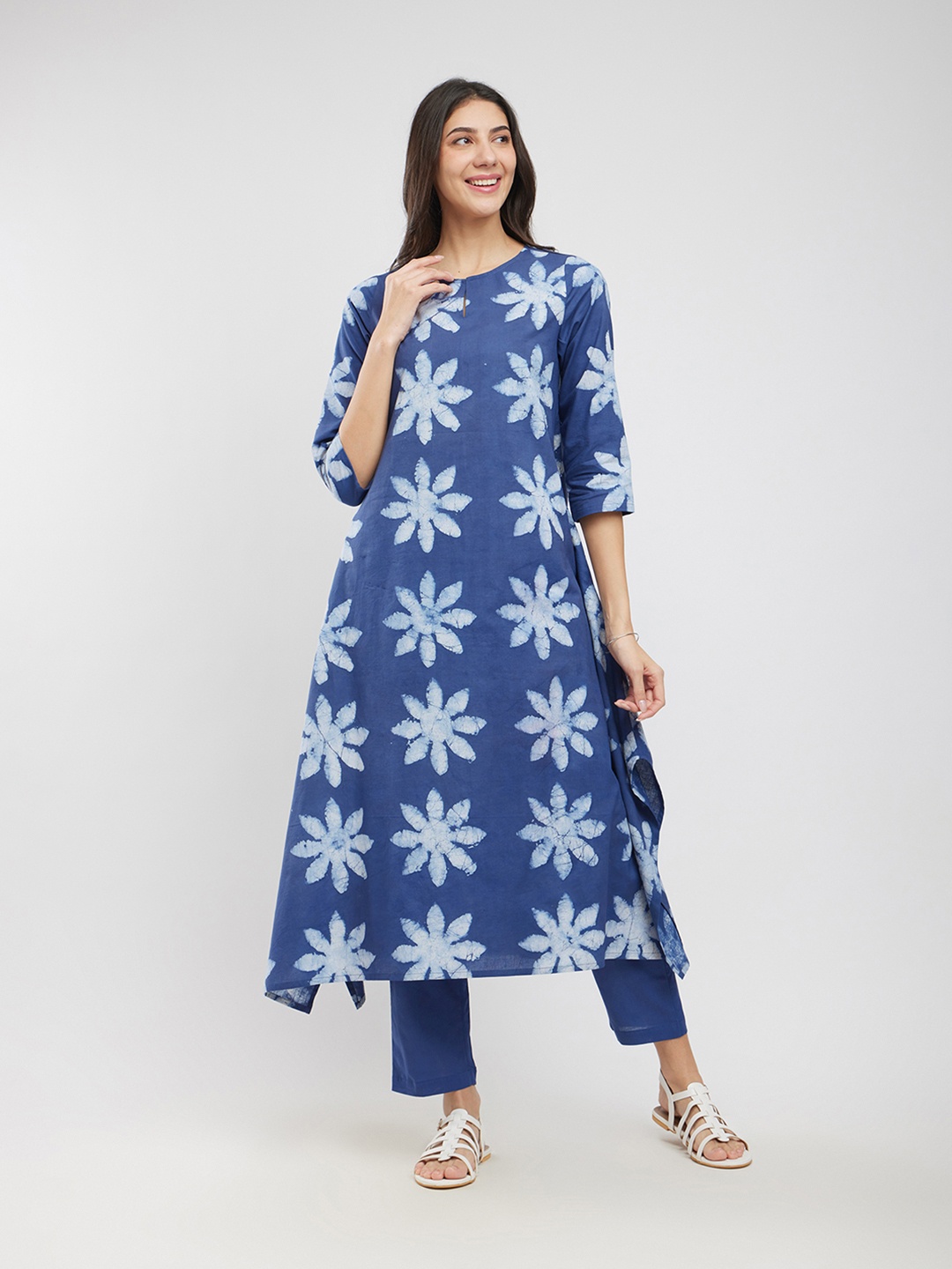 Pink Fort Women Floral Printed Regular Pure Cotton Kurta with Trousers, Blue