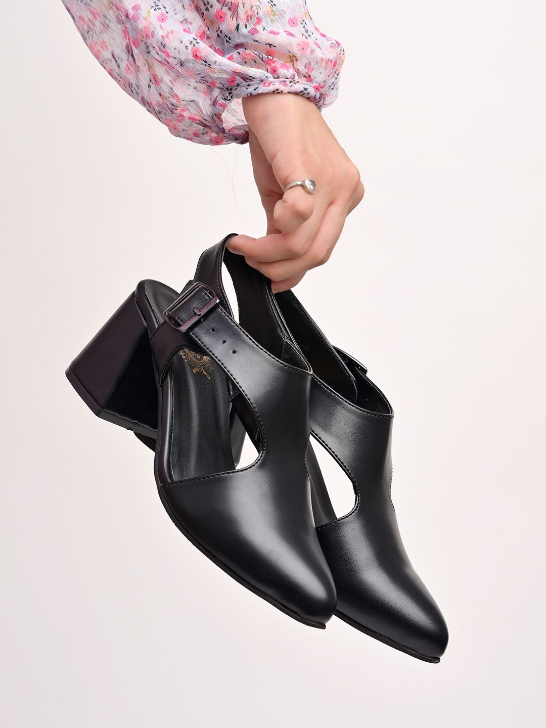 

Shoetopia Girls Block Pumps with Tassels, Black