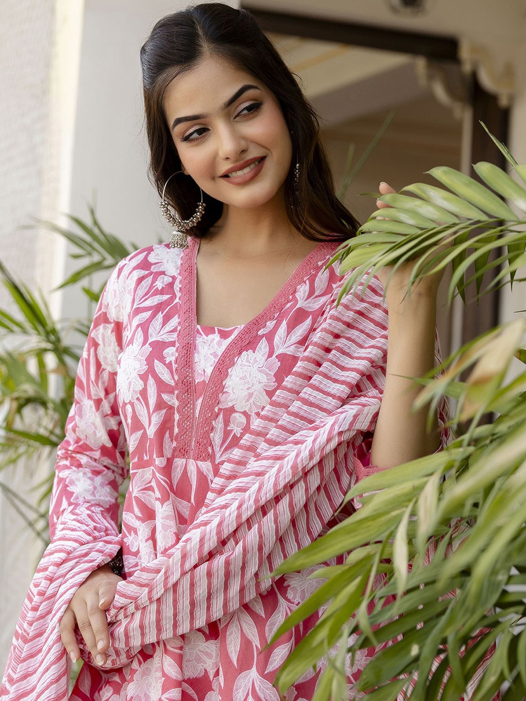 

EthniFlair Women Floral Printed Empire Pure Cotton Kurta with Pyjamas & With Dupatta, Pink