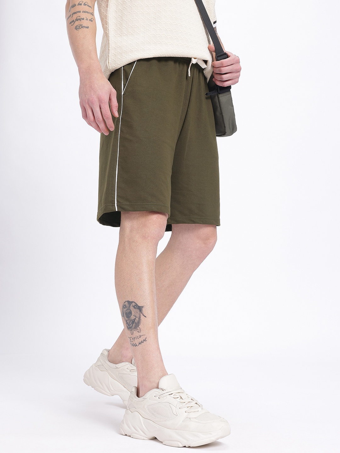 

glitchez Men Basic Chic Mid-Rise Regular Fit Knee Length Shorts, Olive