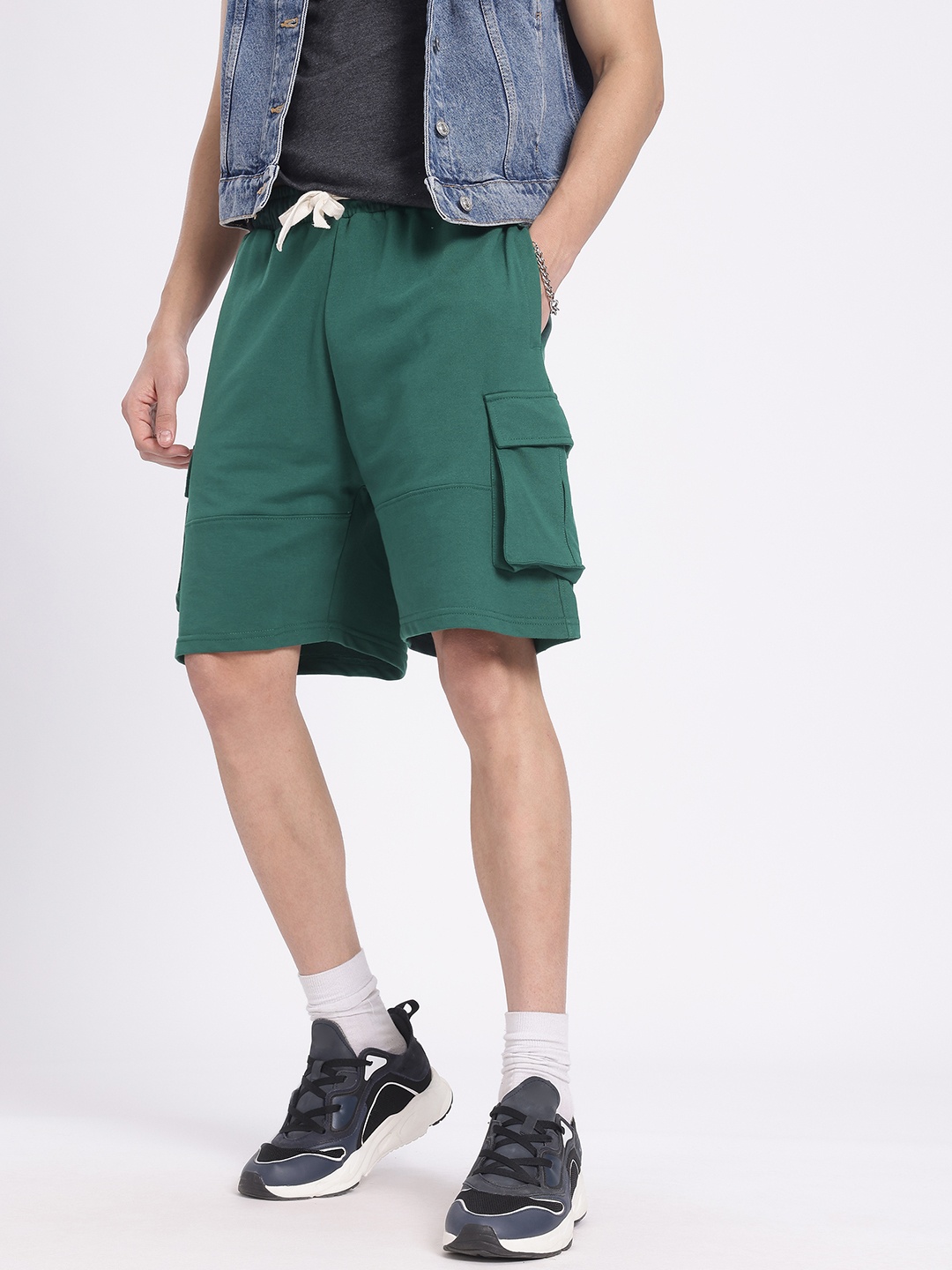 

glitchez Men Cool-N-Relax Mid-Rise Cargo-Style Shorts, Green