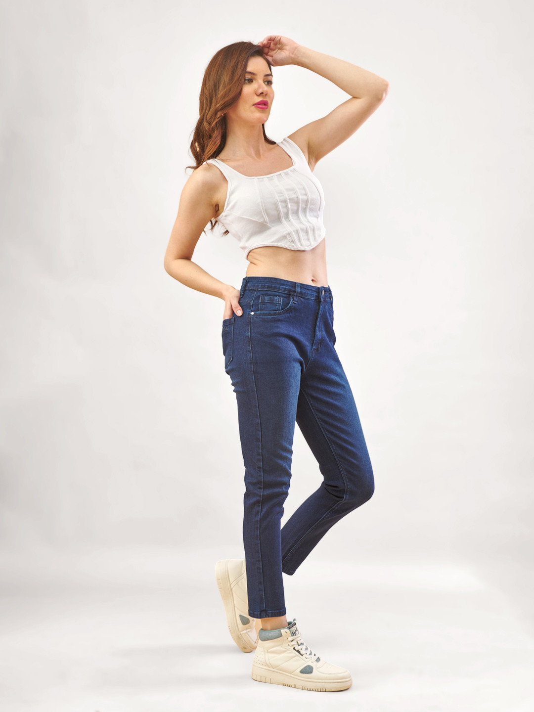 

LYRA Women Slim Fit Ankle Length Stretchable Jeans, Black