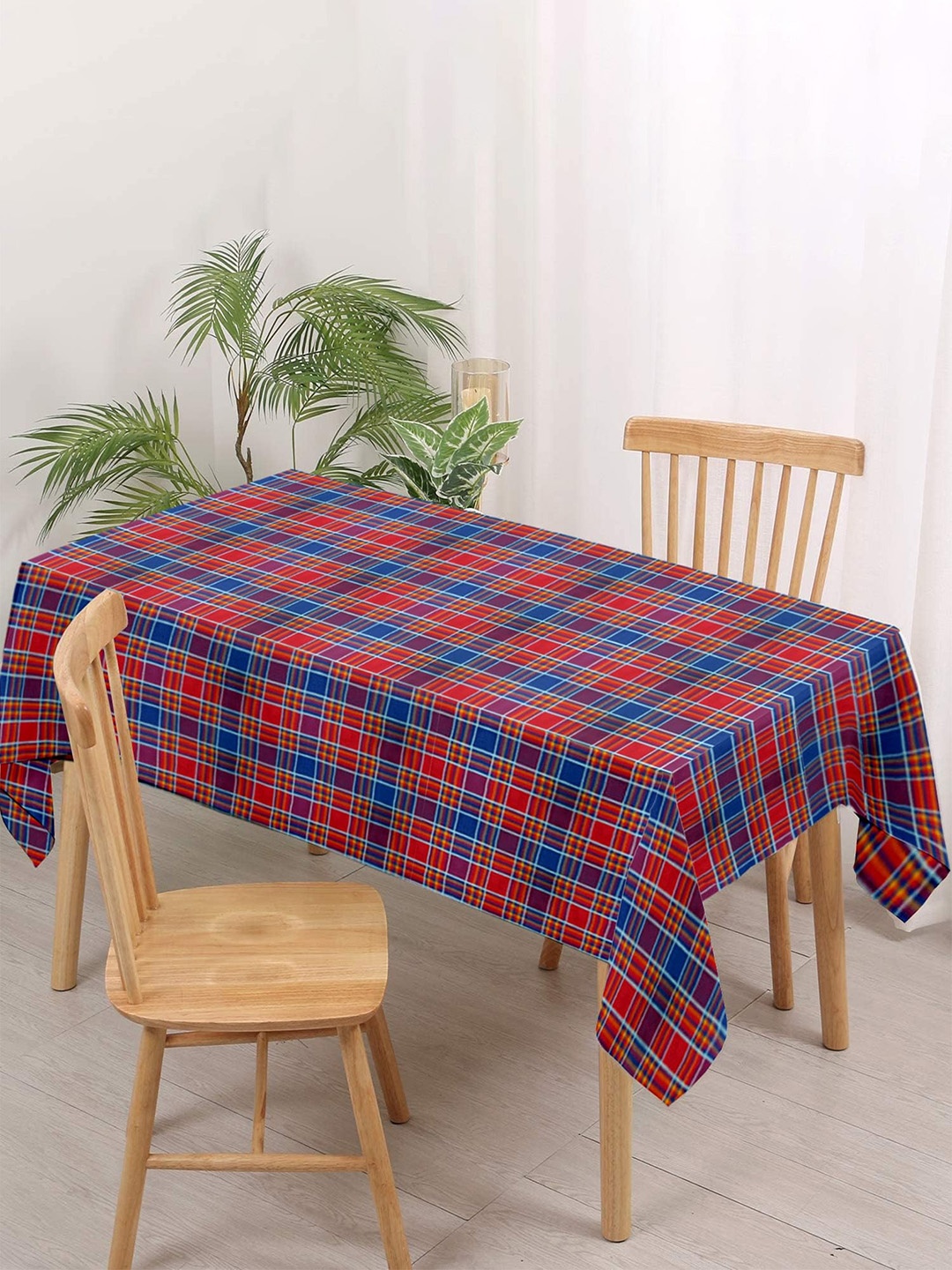 

Lushomes Red Cotton 6-Seater Table Cover