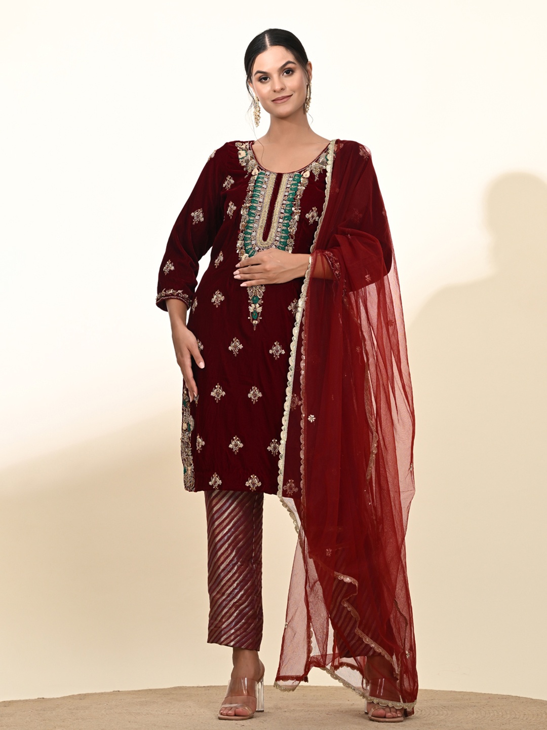 

ZARIKALI Women Ethnic Motifs Embroidered Regular Beads and Stones Velvet Kurta, Maroon