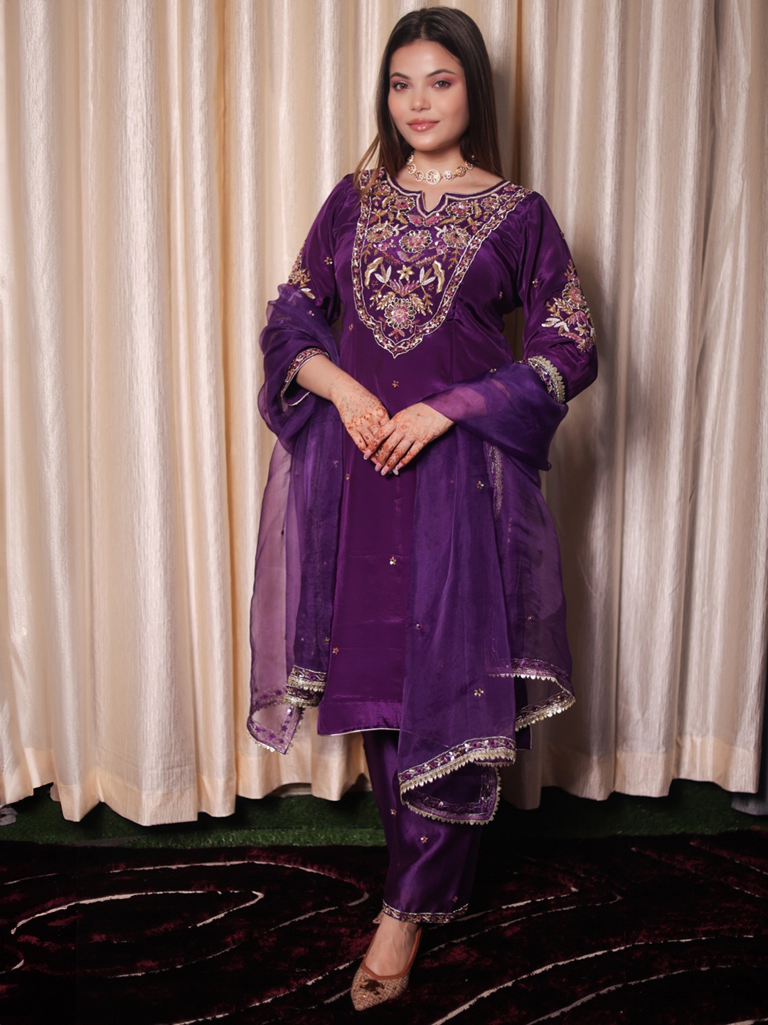 

ZARIKALI Women Floral Embroidered Regular Sequinned Silk Crepe Kurta, Purple
