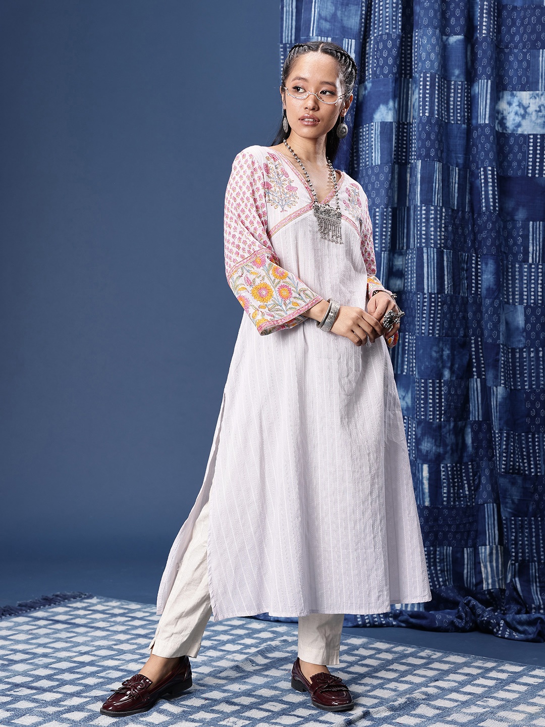 

Taavi Pure Cotton V-Neck A-Line Sanganeri Folk Kurta, Purple