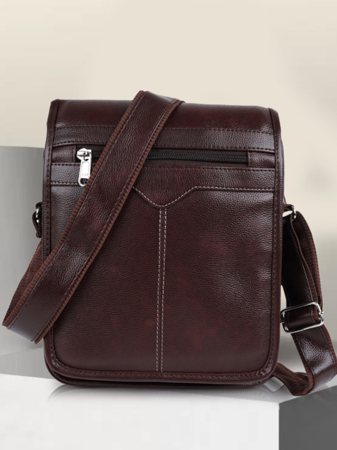 

Martucci Men Messenger Bag, Brown