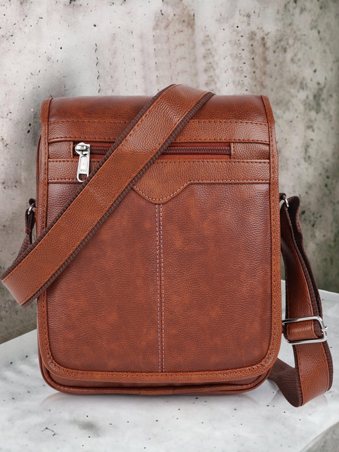 

Martucci Men Messenger Bag, Tan