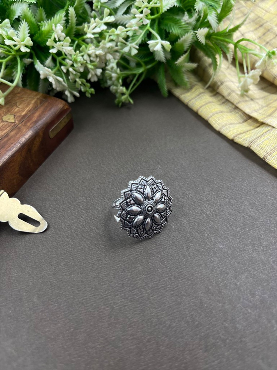 

NAMAN ARTS Silver-Plated Oxidized Finger Ring