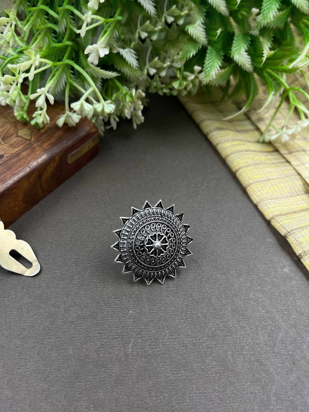 

NAMAN ARTS Silver-Plated Oxidised Finger Ring