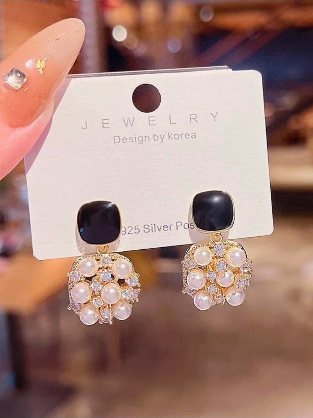 

DressBerry Contemporary Stone Studded Earring, Black
