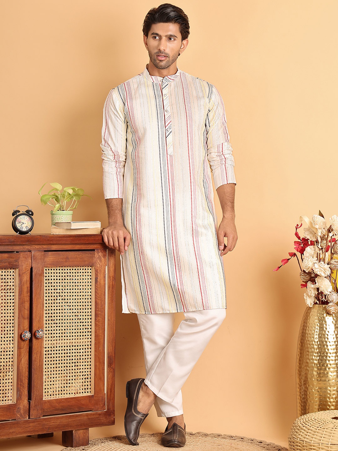 

Jompers Men Striped Regular Chikankari Kurta with Pyjamas, Off white