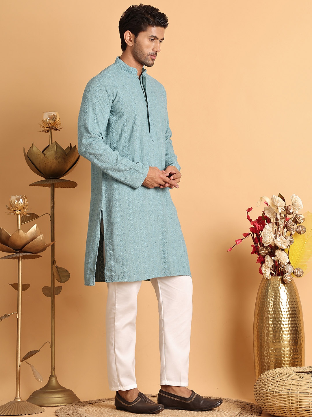 

Jompers Men Embroidered Regular Sequinned Kurta with Pyjamas, Blue