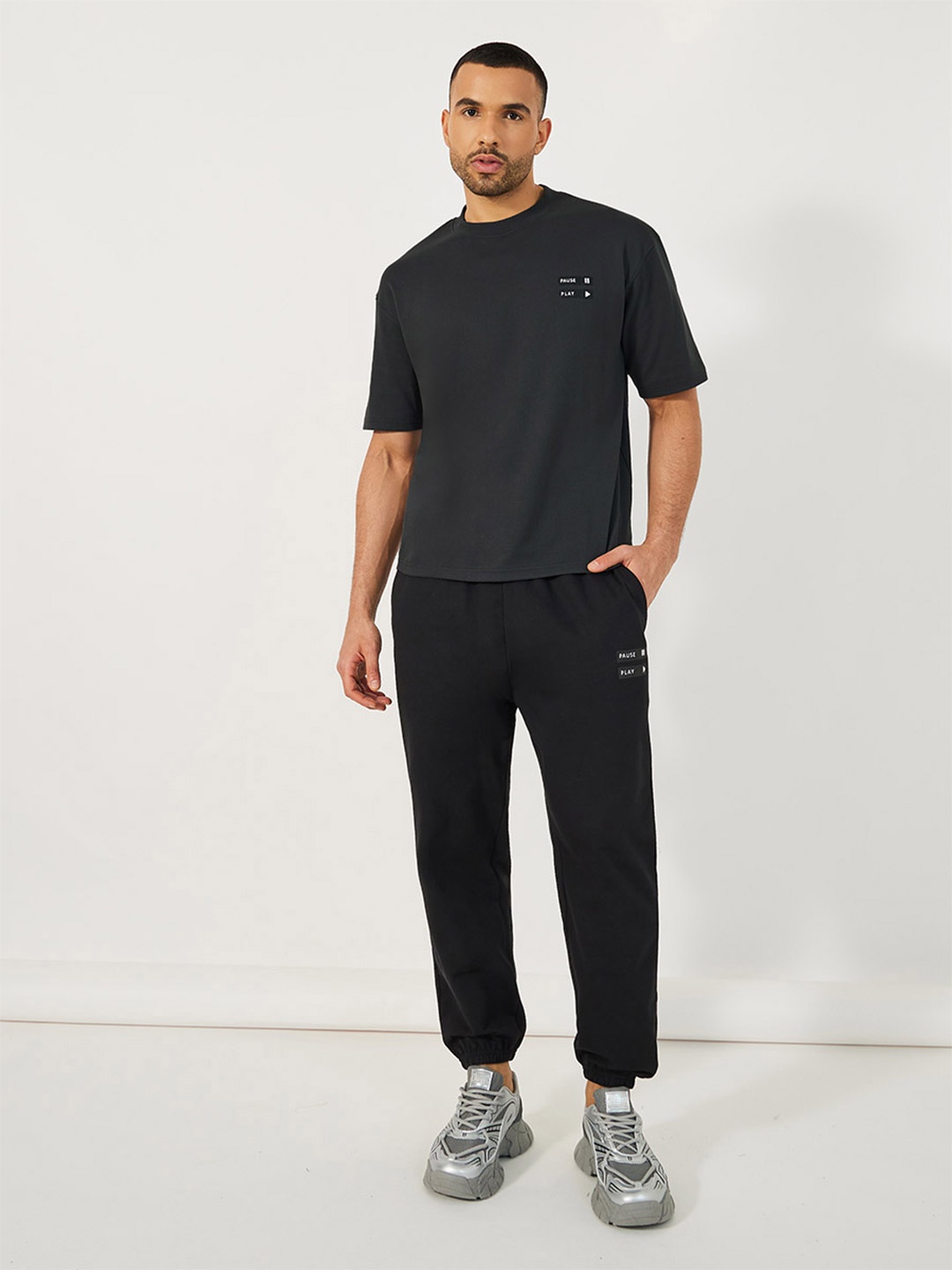 

Styli Minimal Graphic Mock Neck Oversized T-Shirt With Joggers, Charcoal
