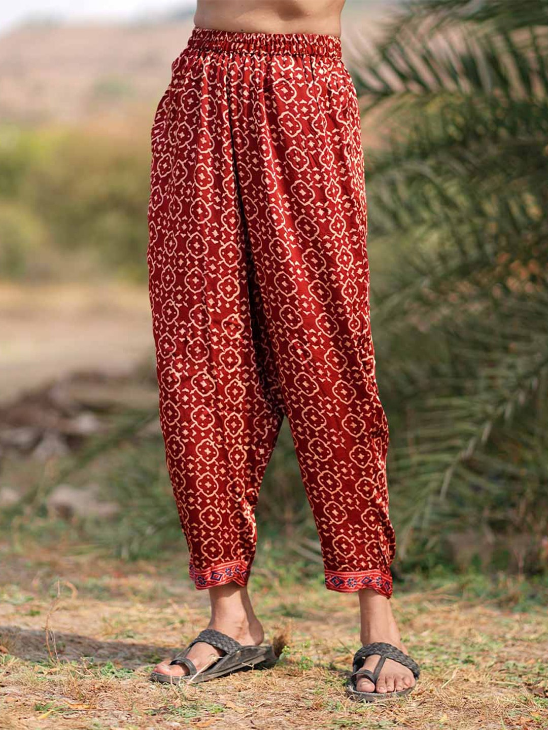 

Chidiyaa Women Gypsy Heart Ethnic Motifs Printed Regular Fit Mid-Rise Trouser, Red