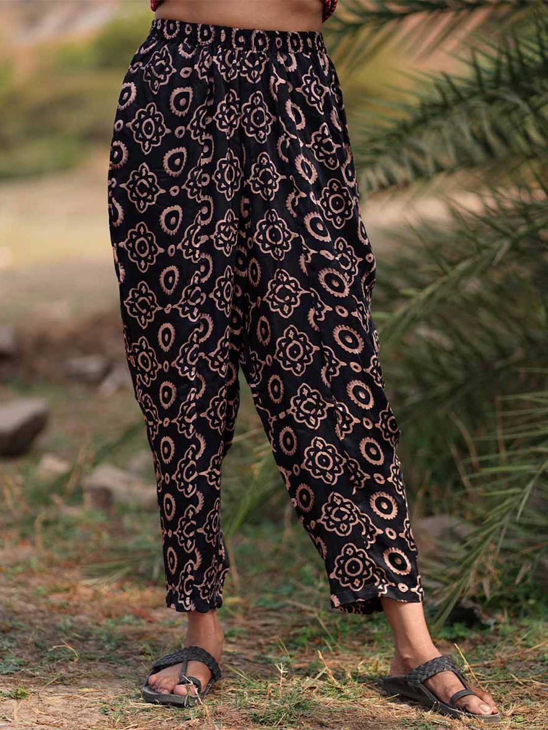 

Chidiyaa Women Ethnic Motifs Printed Jodhpuris Trousers, Black