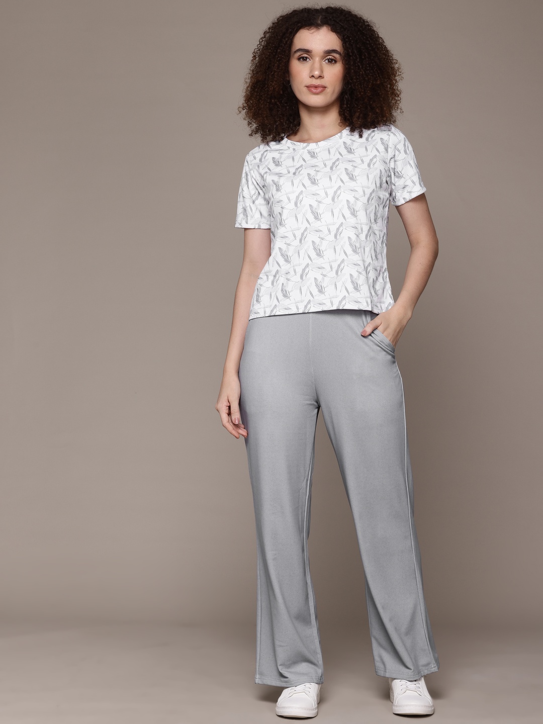 

The Roadster Lifestyle Co. Printed T-shirt With Trousers, Grey