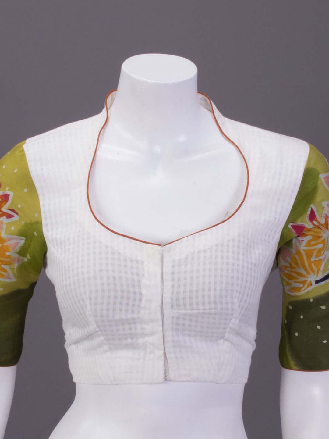 

Avishya Women Batik Printed Cotton Saree Blouse, White