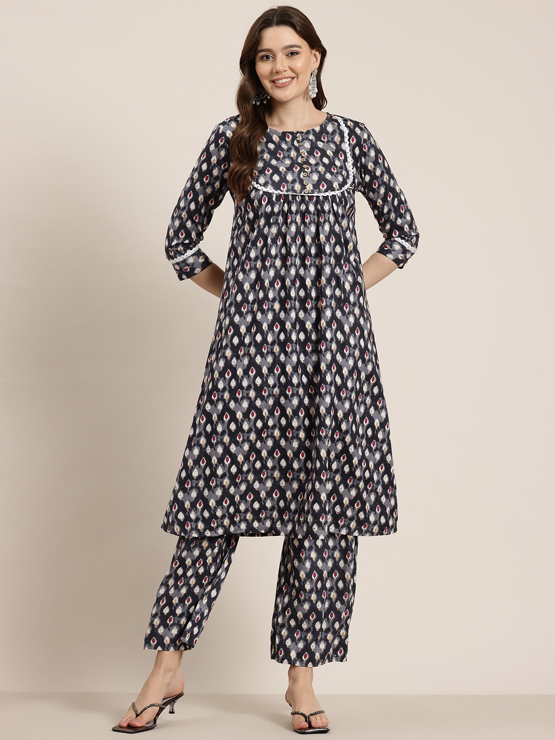 

HERE&NOW Abstract Printed Pleated Kurta with Trousers, Black