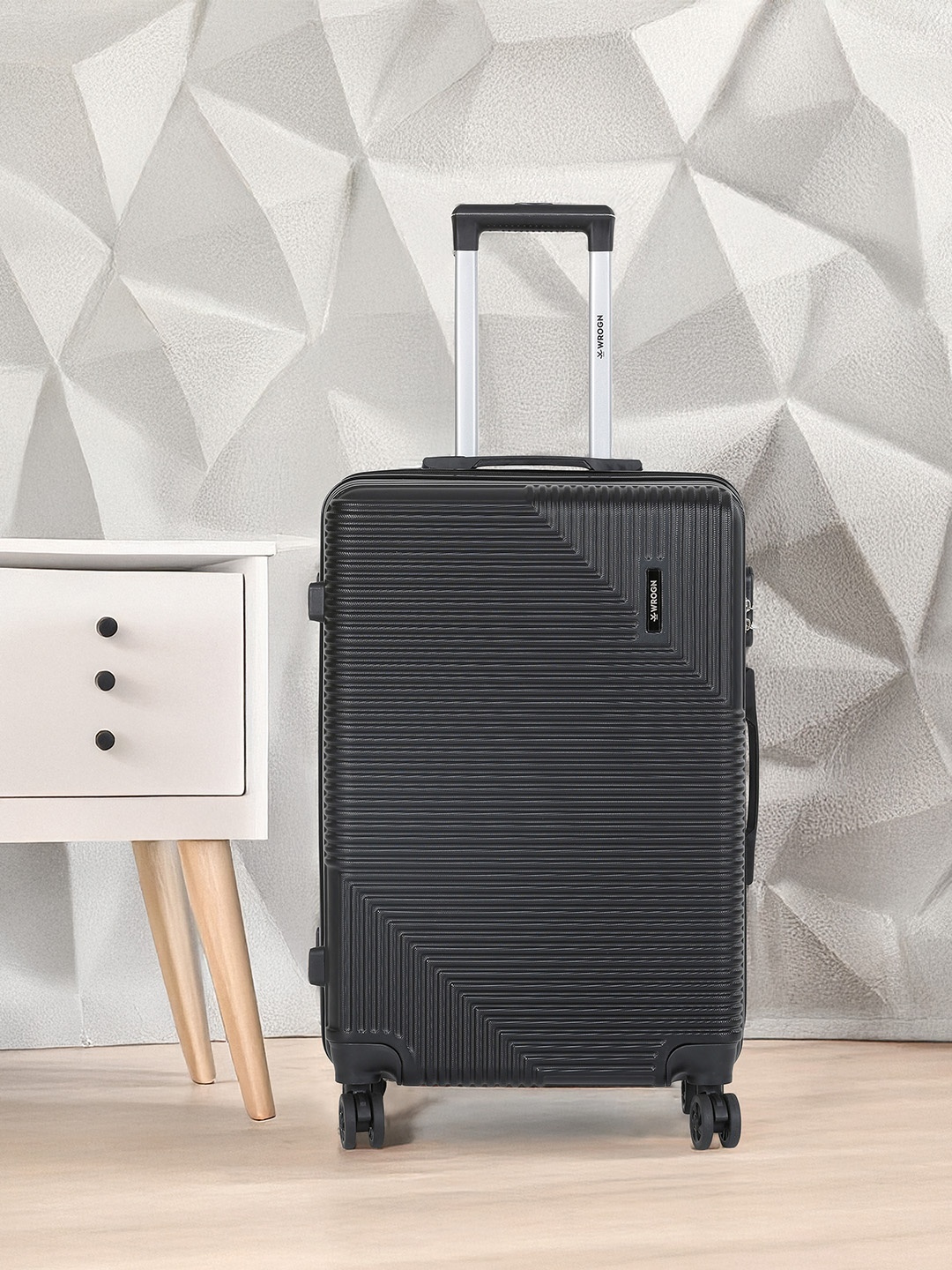 

WROGN Textured Hard-Sided HRD Medium Trolley Suitcase 55 L, Black