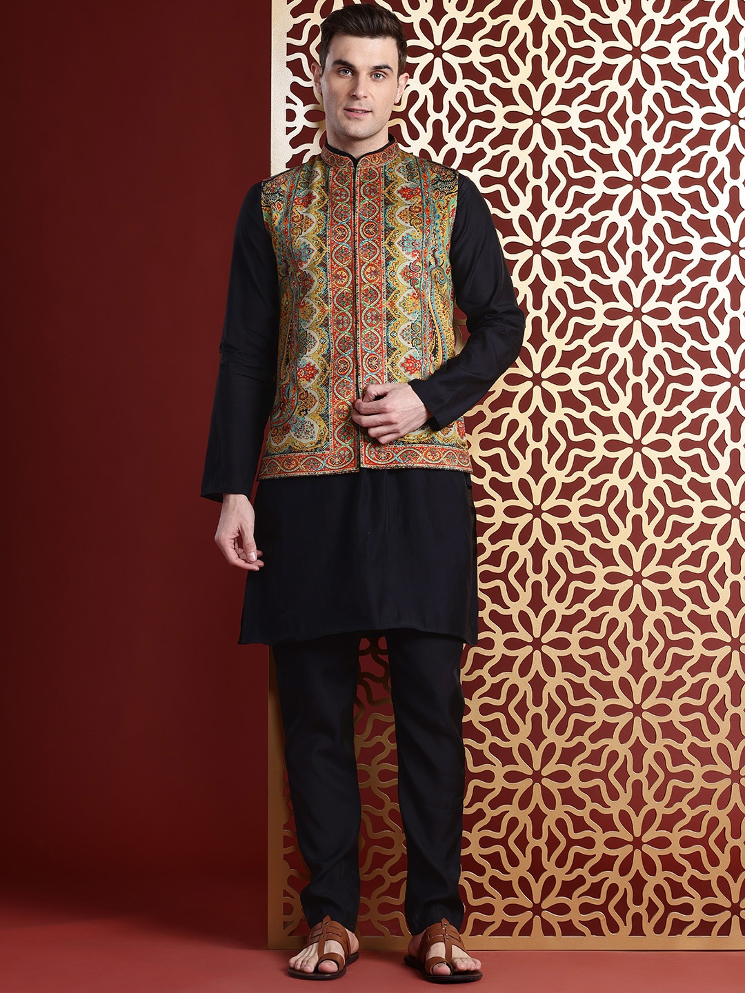 

MANQ Solid Kurta with Trousers & Paisley Printed Velvet Nehru jacket, Multi