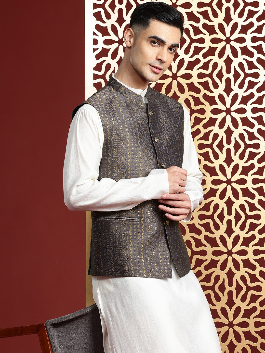 

MANQ Men Kurta with Churidar & Ethnic Motifs Nehru Jacket, White