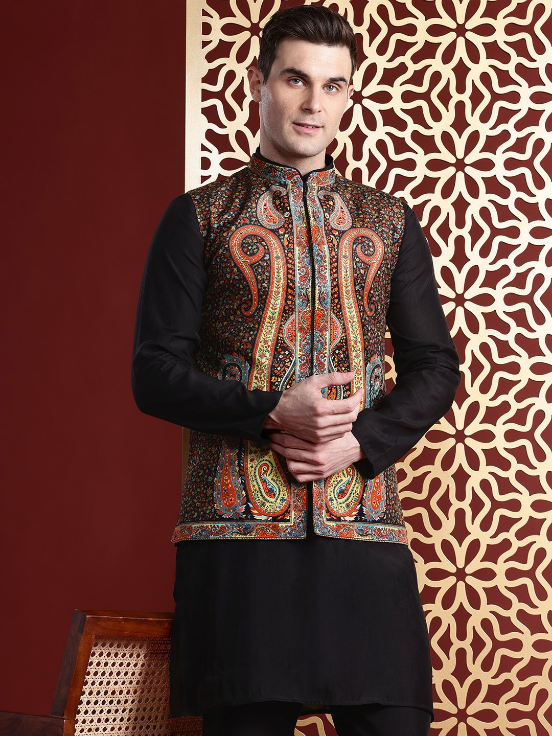 

MANQ Solid Kurta with Trousers & Paisley Printed Velvet Nehru jacket, Multi