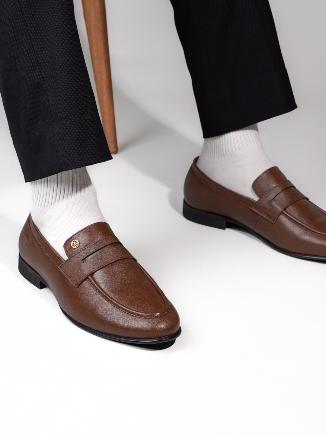 

Alberto Torresi Men Leather Round Toe Formal Loafers, Brown