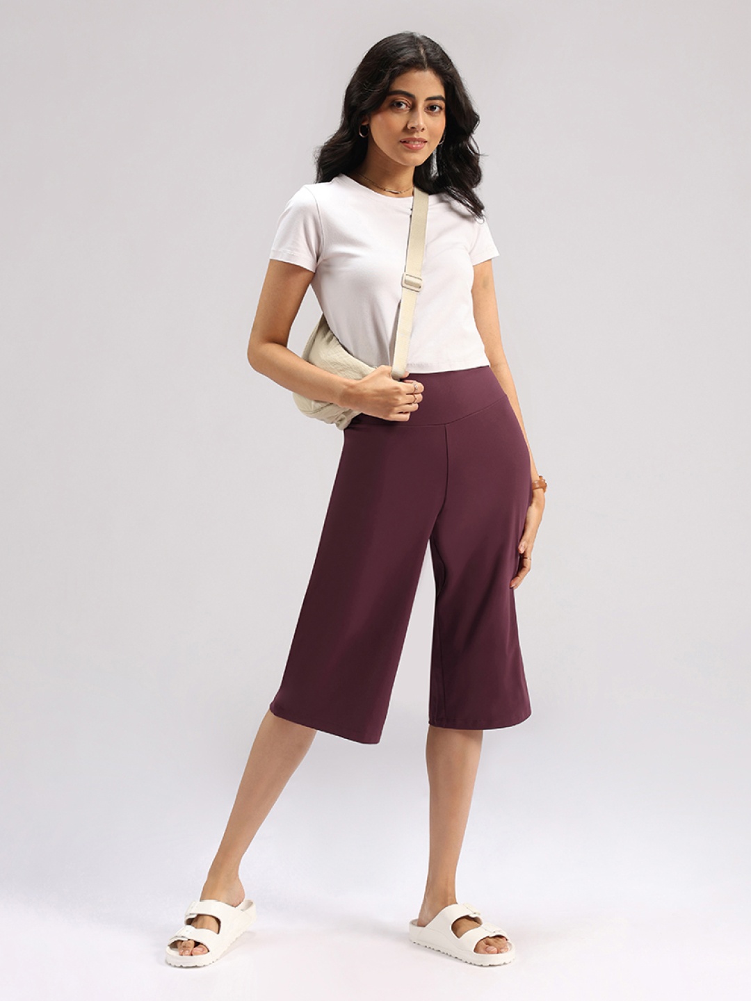 

Blissclub Women Mid-Rise Regular Fit Capris, Maroon