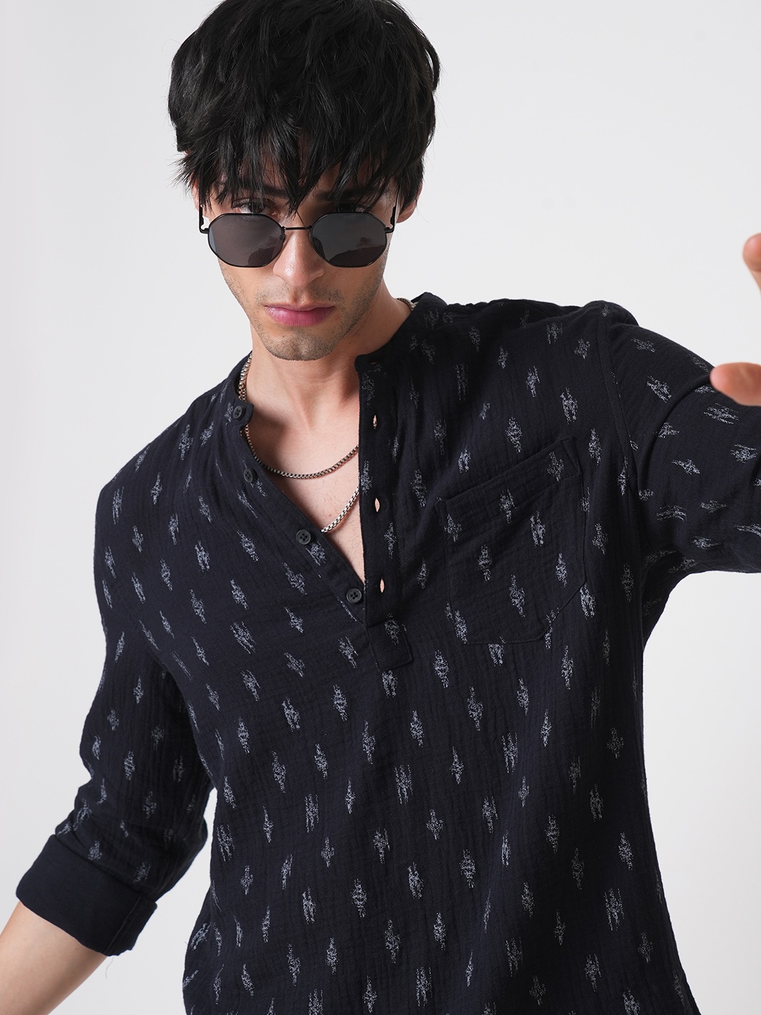 

VASTRADO Abstract Printed Mandarin Collar Cotton Straight Short Kurta, Black