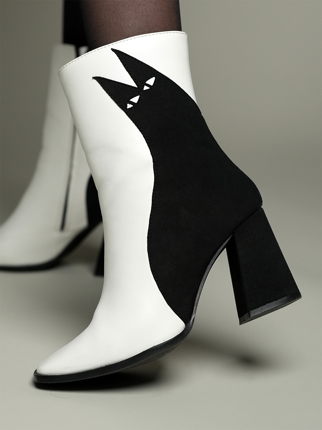 

Theater Women Colorblocked Block Heel Winter Boots, White