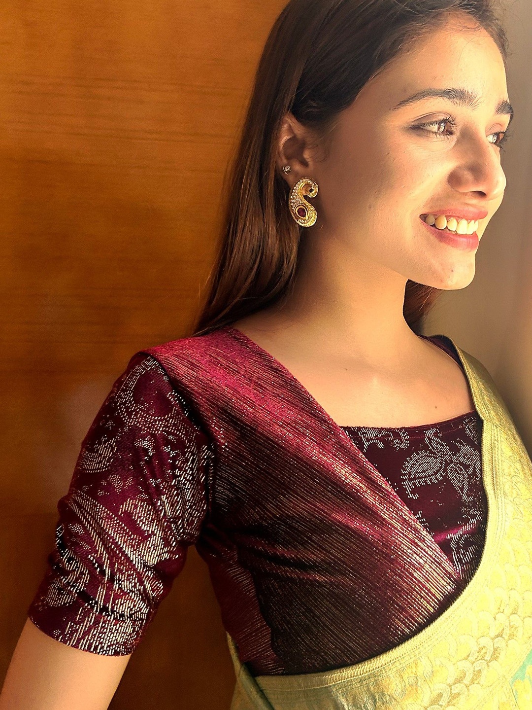 

Bindigasm's Advi Women Embellished Square Neck Stretchable Saree Blouse, Burgundy