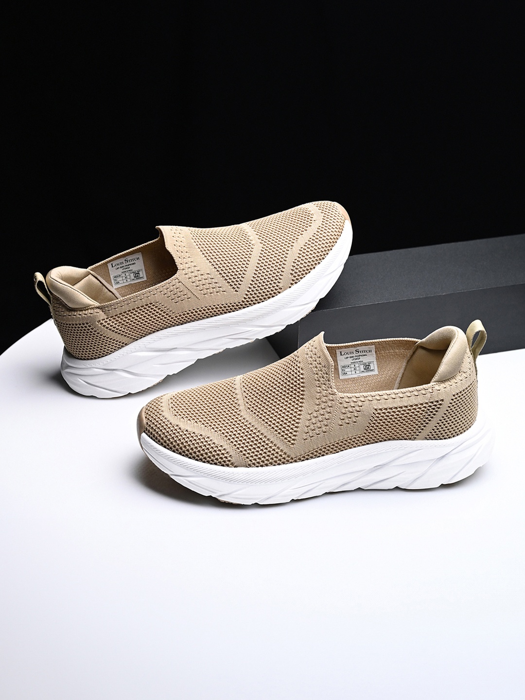 

LOUIS STITCH Men Beige Casual Slip-On Fly Knit Sneakers