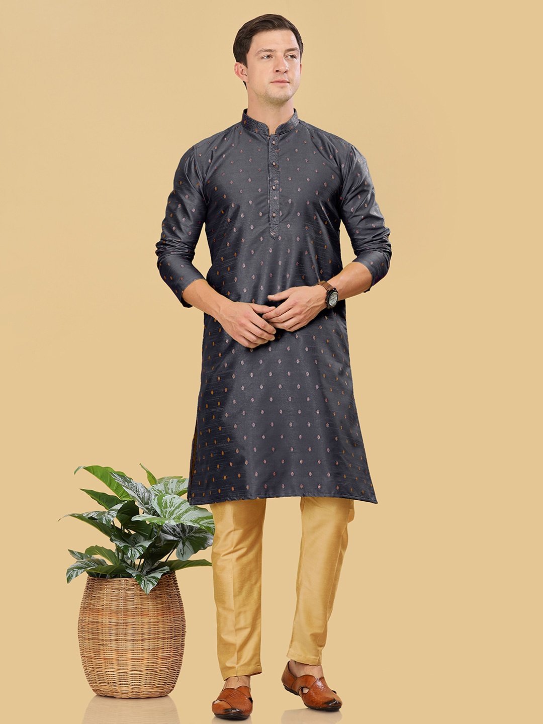 

Anouk Men Regular Dupion Silk Kurta with Trousers, Grey