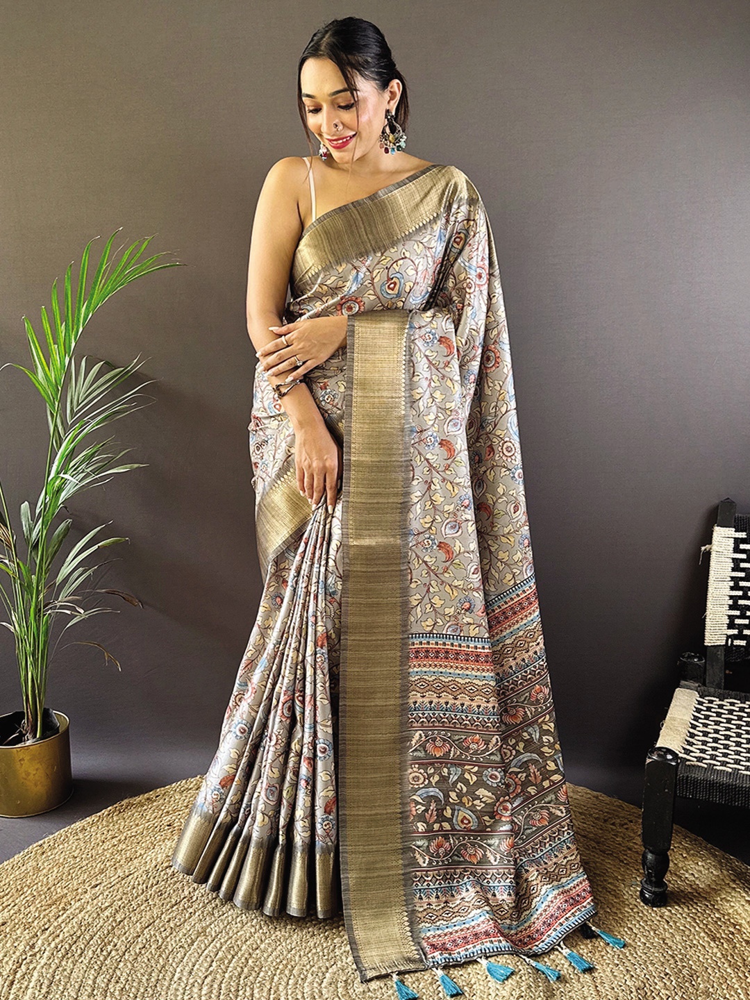 

Mitera Floral Printed Zari Tussar Saree, Grey