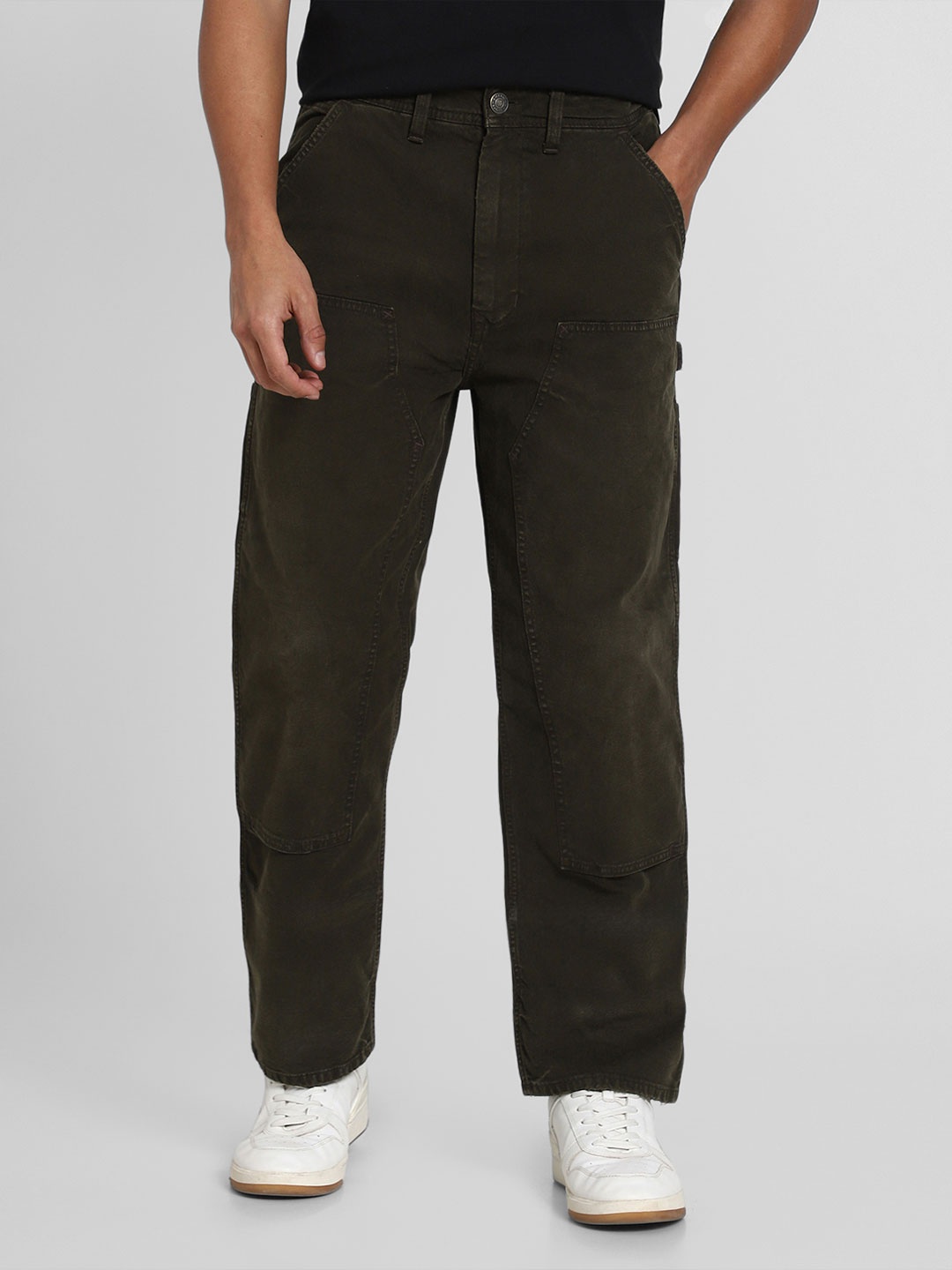 

AMERICAN EAGLE OUTFITTERS Men Mid-Rise Regular Fit Cargo Trousers, Green