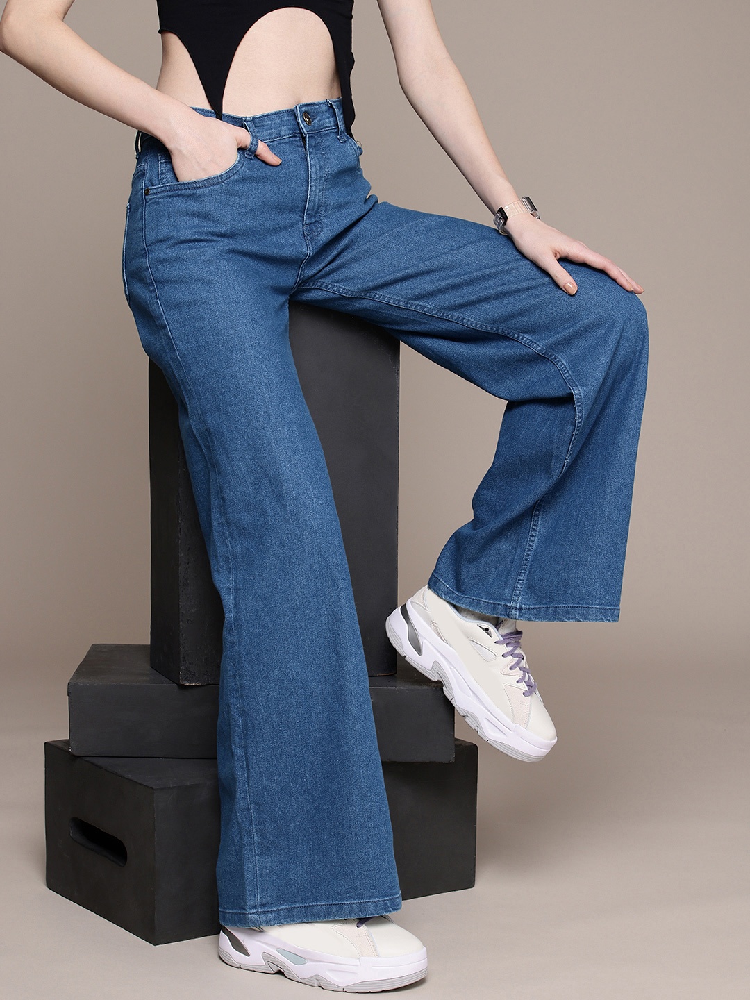 

The Roadster Life Co. Women Wide Leg Light Fade Stretchable Jeans, Blue